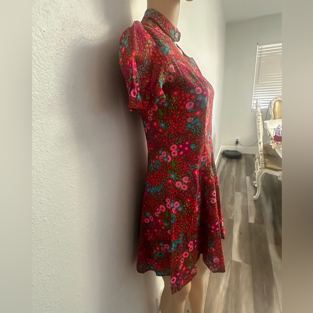 Vtg 1960s Mod Mini Dress Red Floral Print High Neck Choker Collar Colorful - Picture 3 of 6
